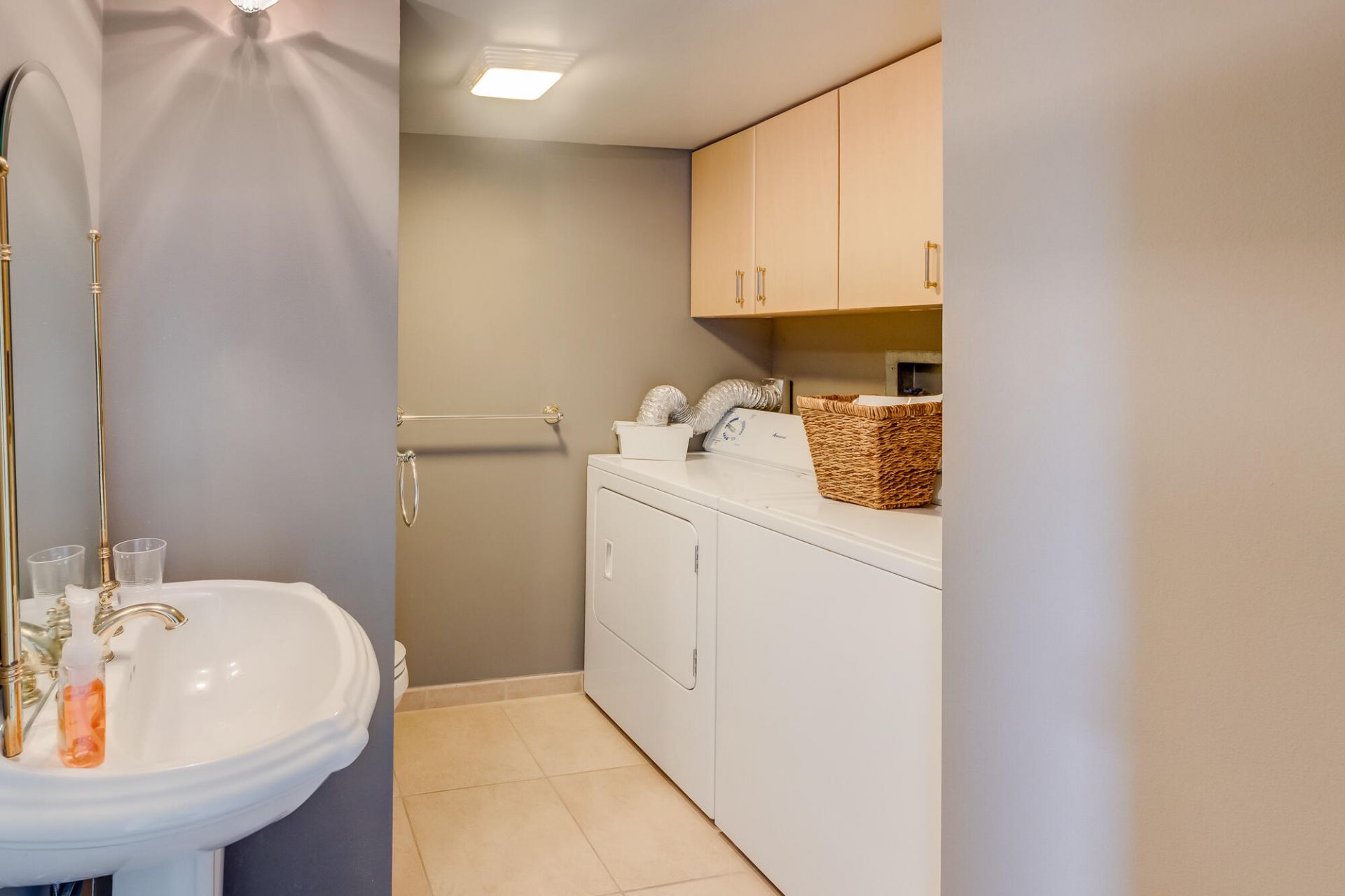 1 Las Olas Circle, Unit 1105, Fort Lauderdale, FL 33316 Photo