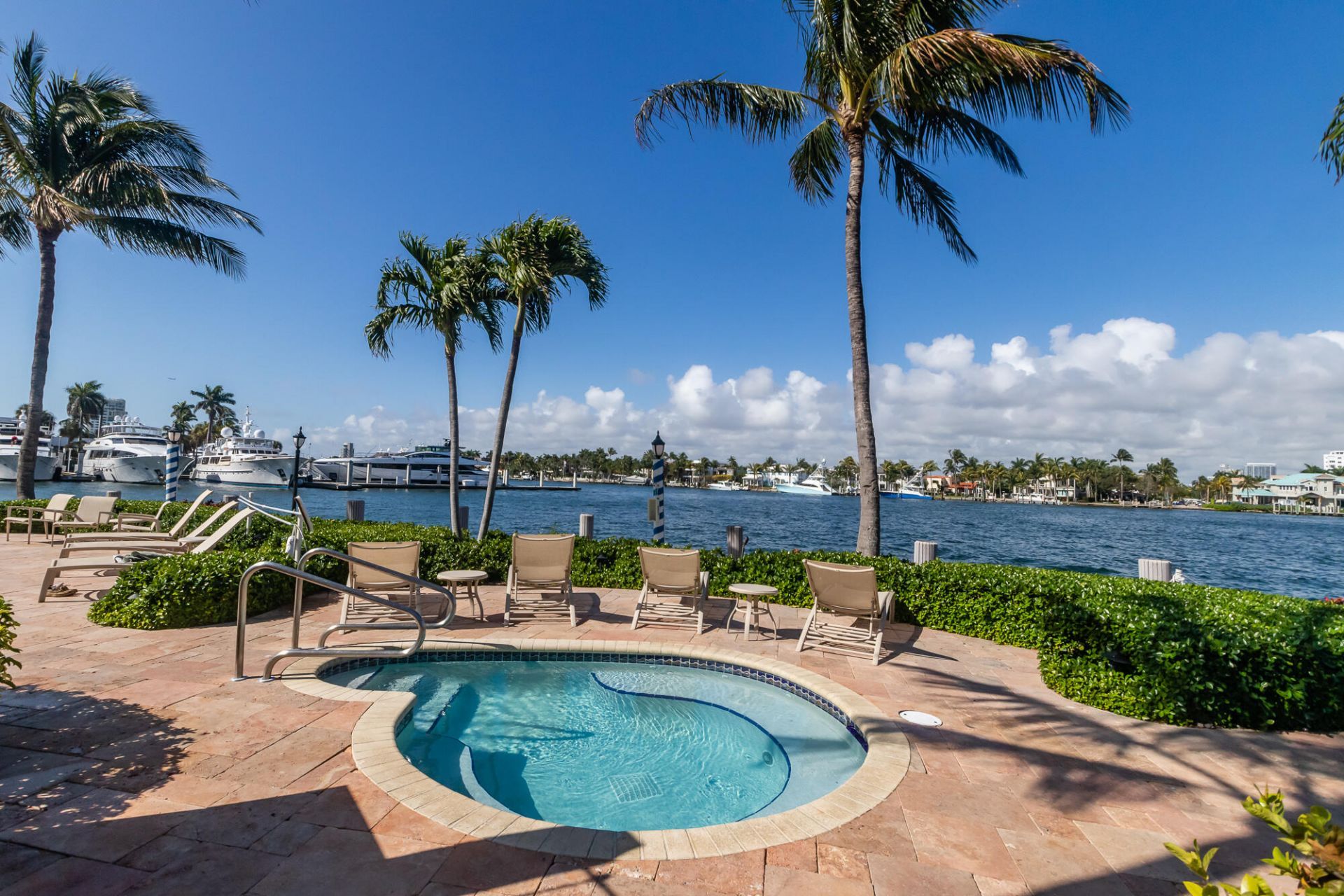 1 Las Olas Circle, Unit 1105, Fort Lauderdale, FL 33316 Photo