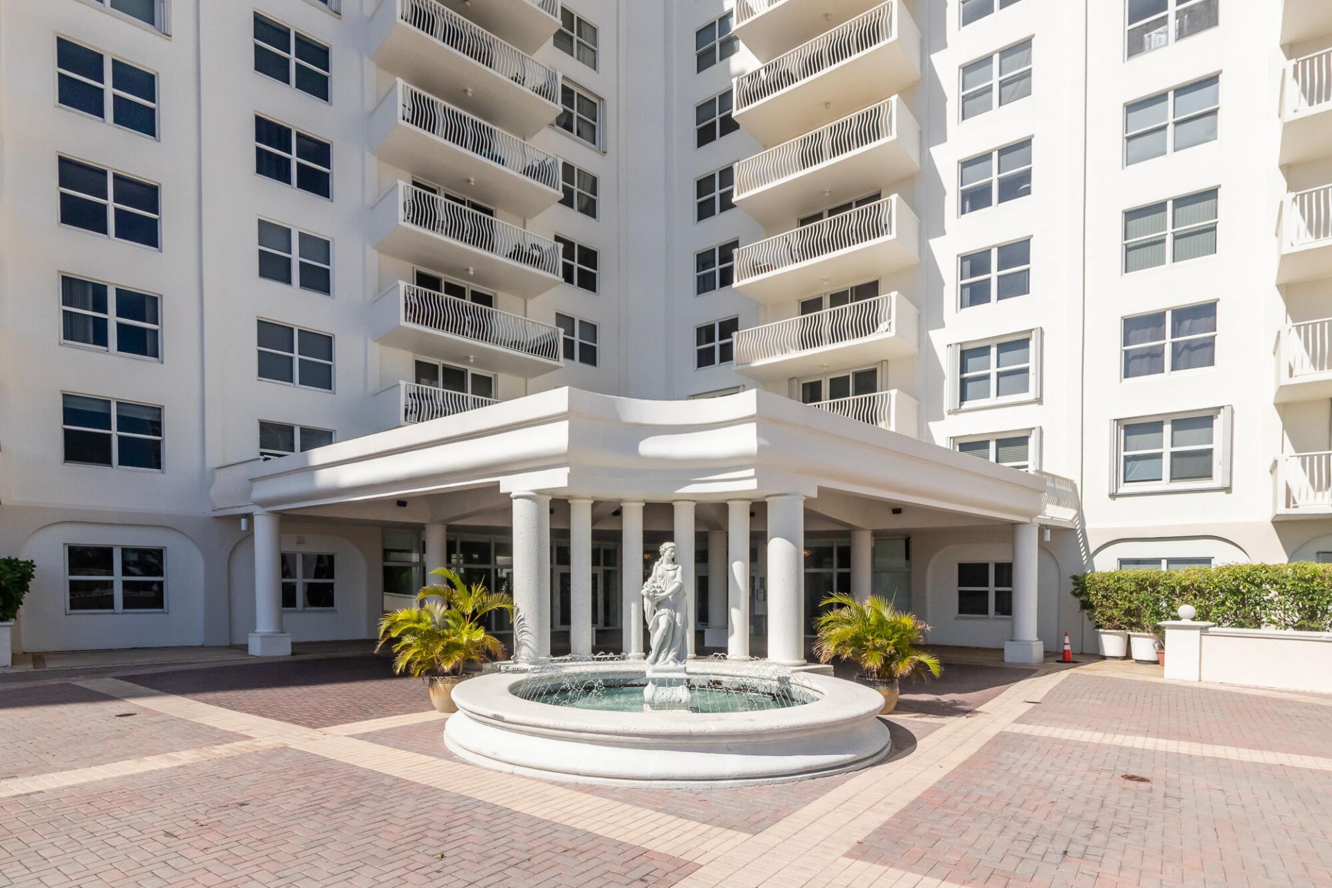 1 Las Olas Circle, Unit 1105, Fort Lauderdale, FL 33316 Photo