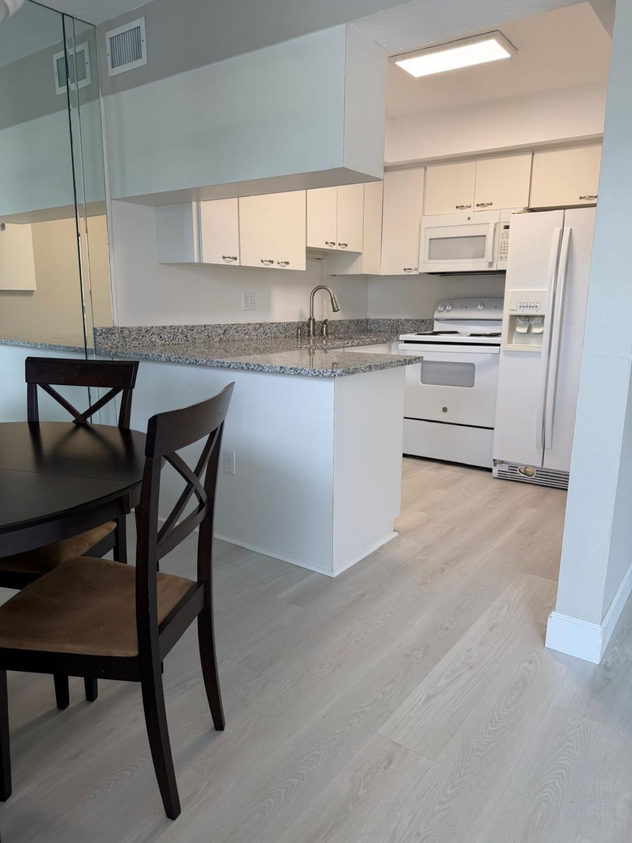 7211 W Country Club Drive N, Unit 135, Sarasota, FL 34243 Photo