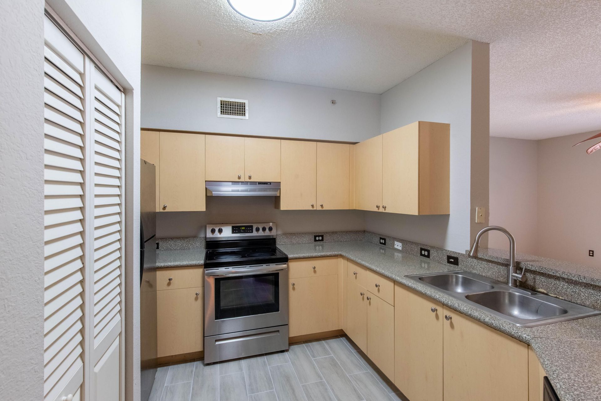 350 Crestwood Circle, Unit 203, Royal Palm Beach, FL 33411 Photo