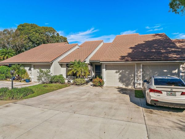 801 Kintyre Court, Palm Beach Gardens, FL 33418