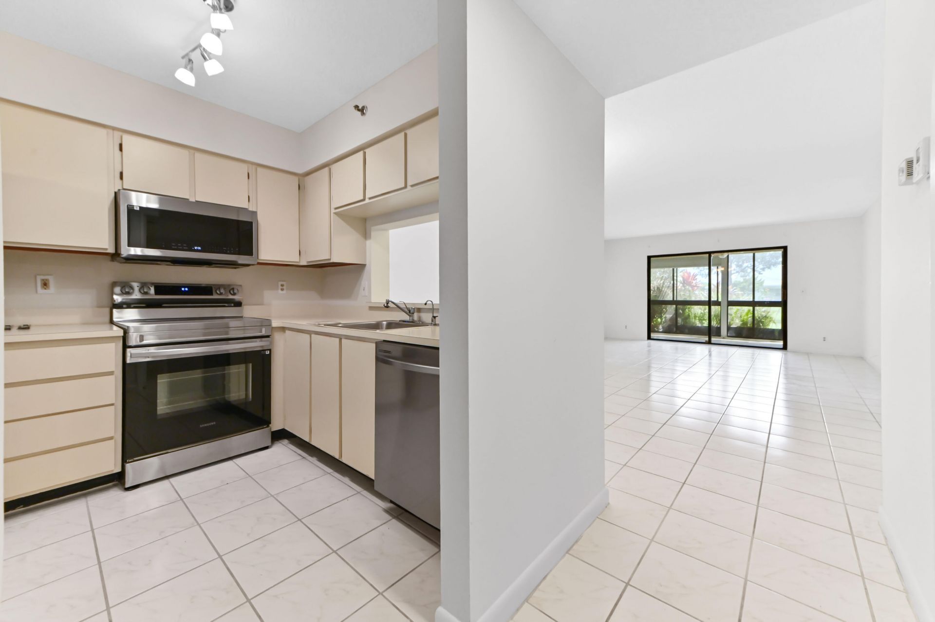 7260 Kinghurst Drive, Unit 106, Delray Beach, FL 33446 Photo