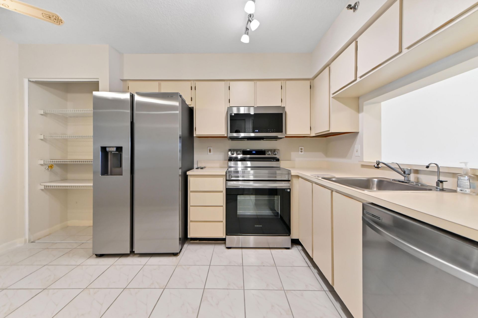 7260 Kinghurst Drive, Unit 106, Delray Beach, FL 33446 Photo