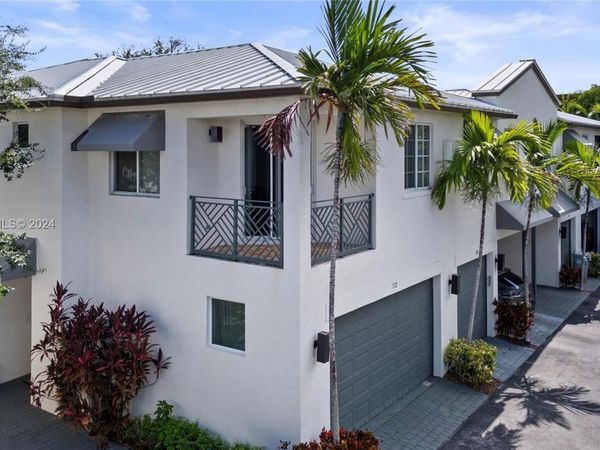 712 SE 2nd Street, Pompano Beach, FL 33060