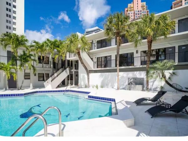 2100 NE 33RD Avenue, Unit 104, Fort Lauderdale, FL 33305