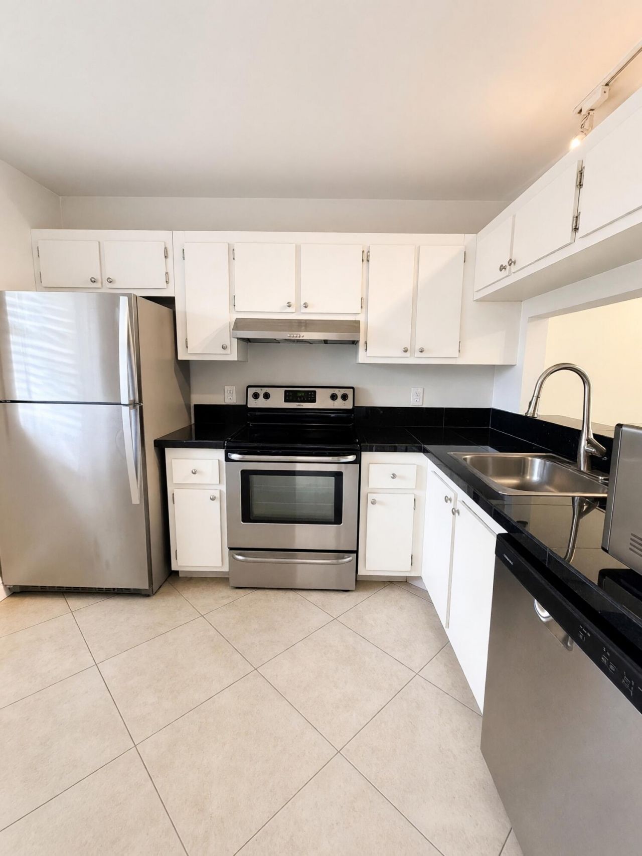 6716 Palmetto Circle S, Unit 202, Boca Raton, FL 33433 Photo