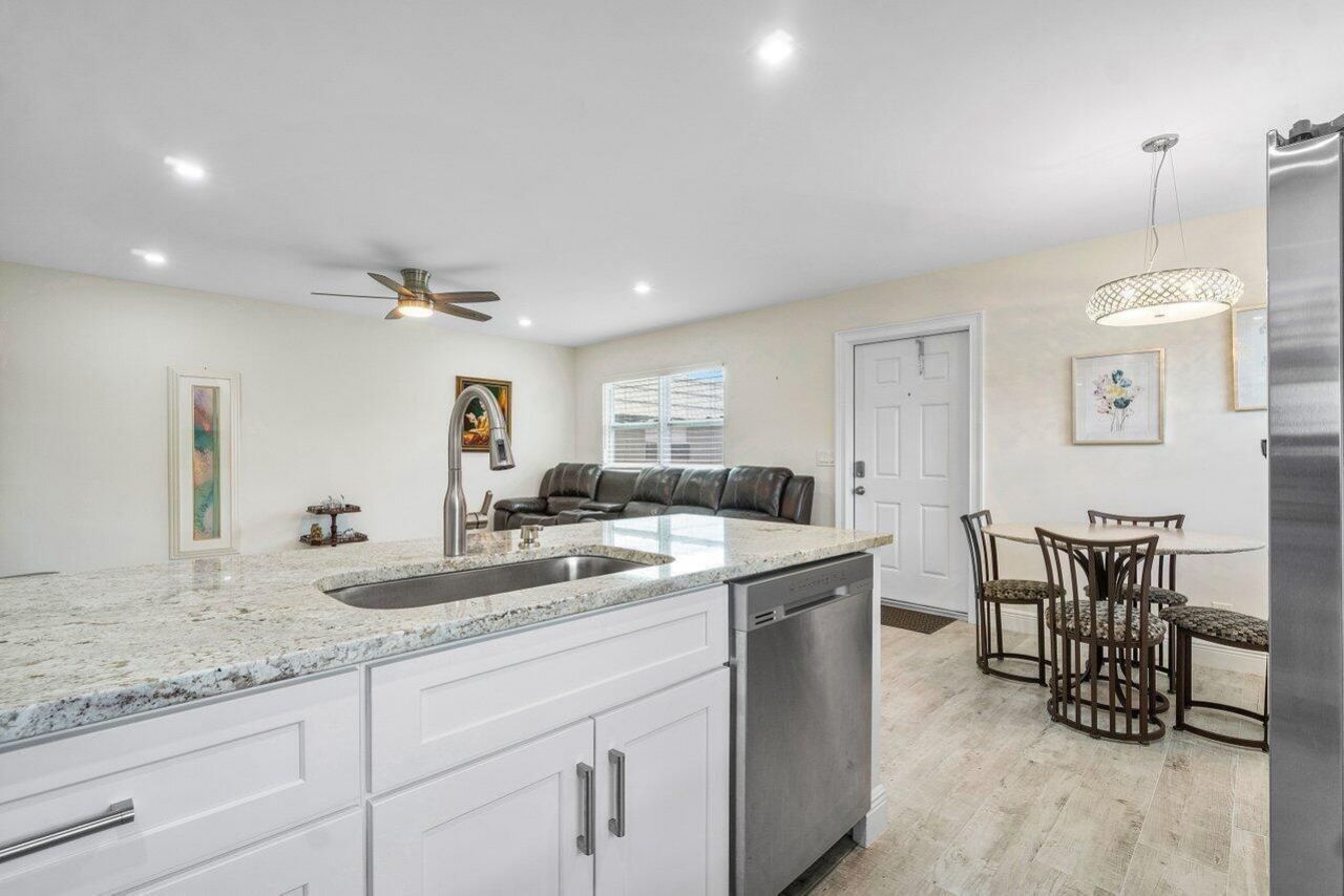 76 Flanders B, Delray Beach, FL 33484 Photo
