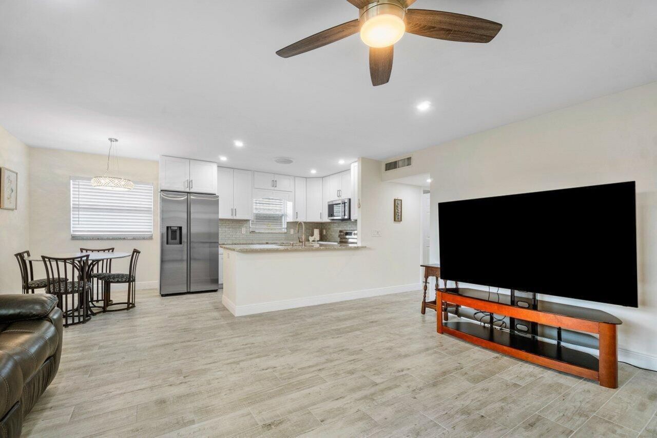 76 Flanders B, Delray Beach, FL 33484 Photo