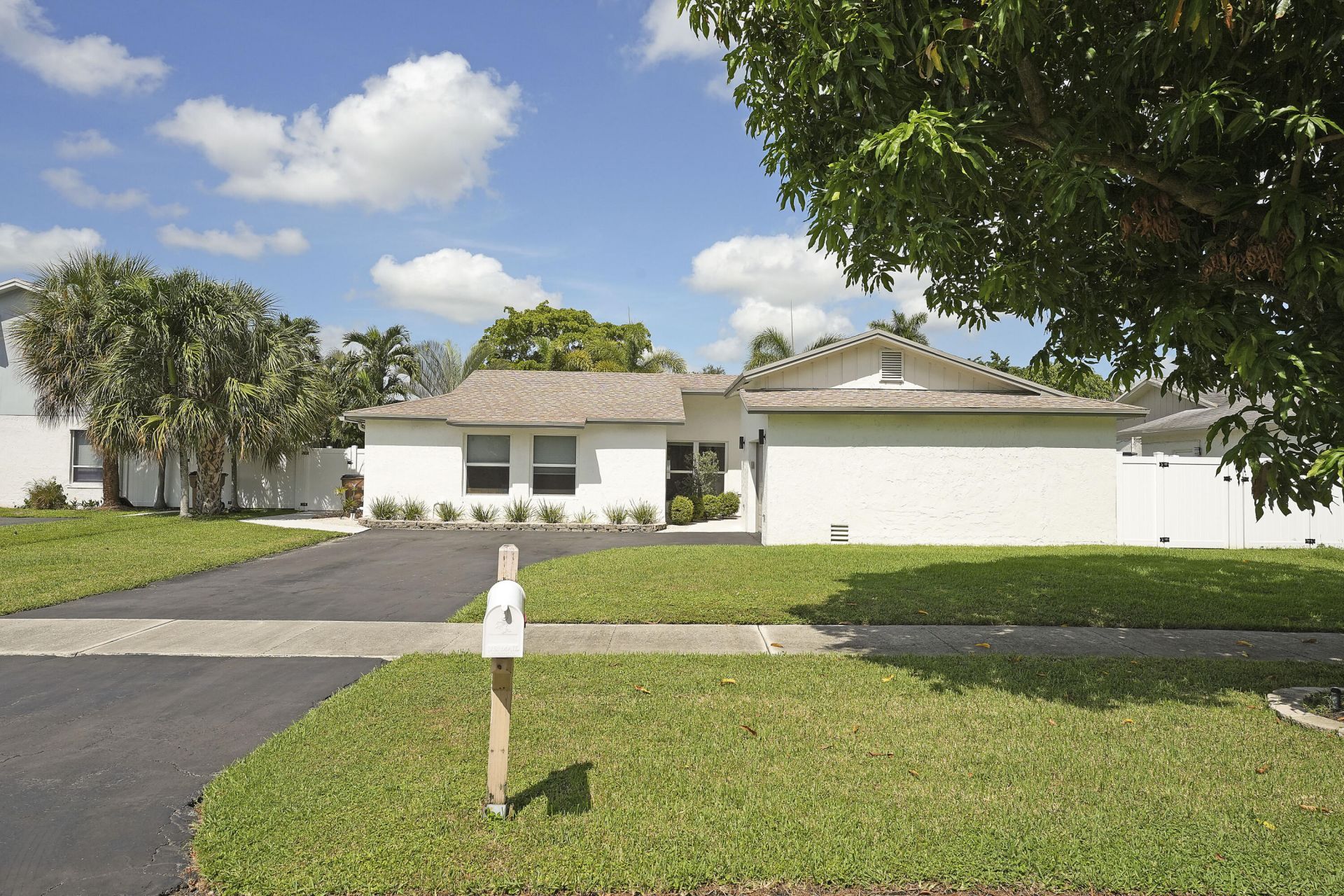 275 NW 39th Way, Deerfield Beach, FL 33442 Photo