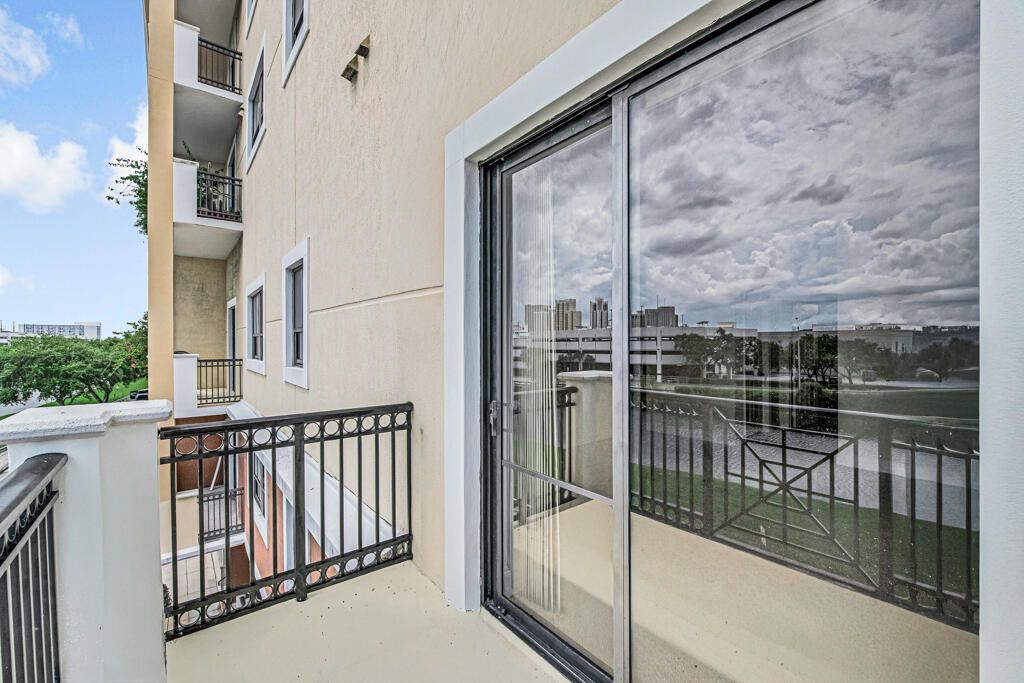 8390 SW 72nd Avenue, Unit 303, Miami, FL 33143 Photo