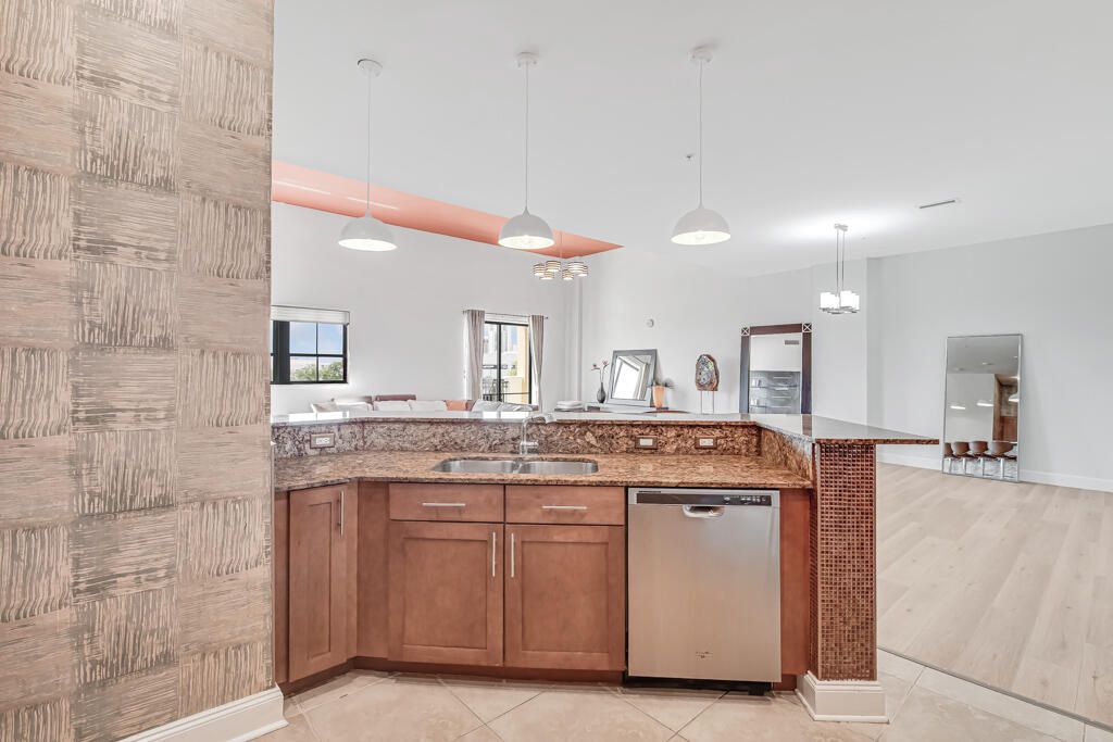 8390 SW 72nd Avenue, Unit 303, Miami, FL 33143 Photo