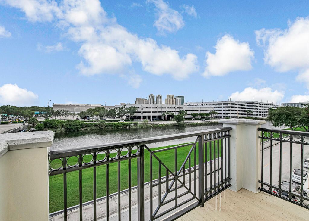 8390 SW 72nd Avenue, Unit 303, Miami, FL 33143 Photo
