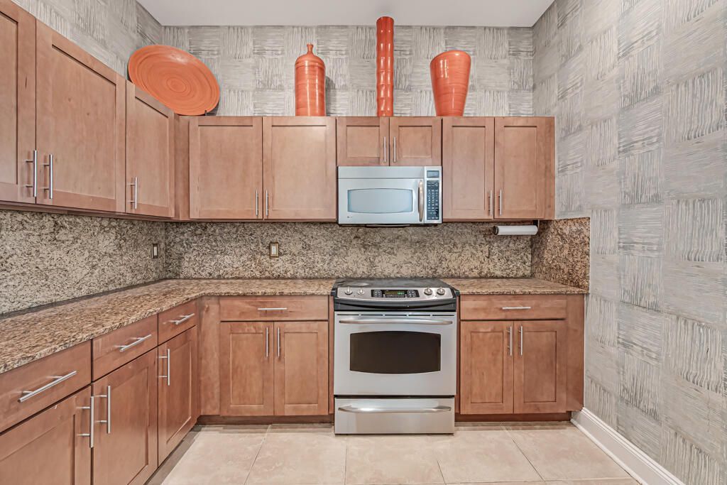 8390 SW 72nd Avenue, Unit 303, Miami, FL 33143 Photo