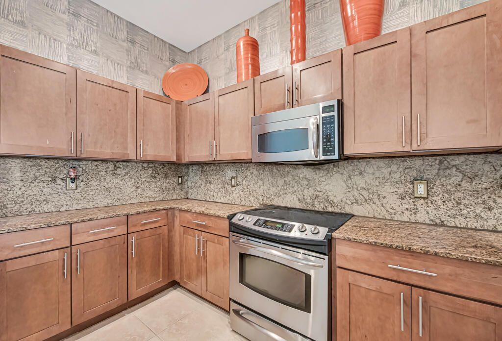 8390 SW 72nd Avenue, Unit 303, Miami, FL 33143 Photo
