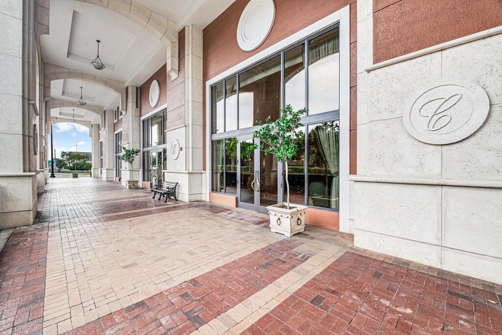 8390 SW 72nd Avenue, Unit 303, Miami, FL 33143 Photo