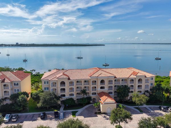 25 HARBOUR ISLE Drive W, Unit 104, Fort Pierce, FL 34949