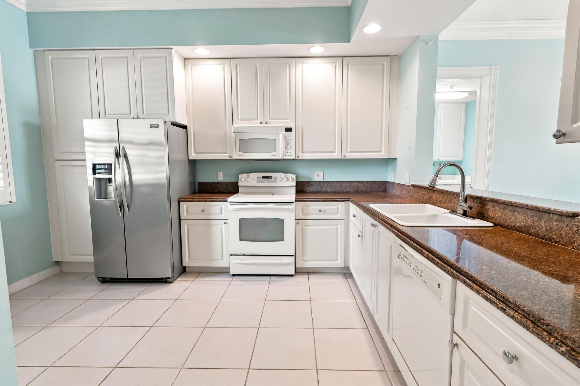 25 Harbour Isle Drive W, Unit 104, Fort Pierce, FL 34949 Photo