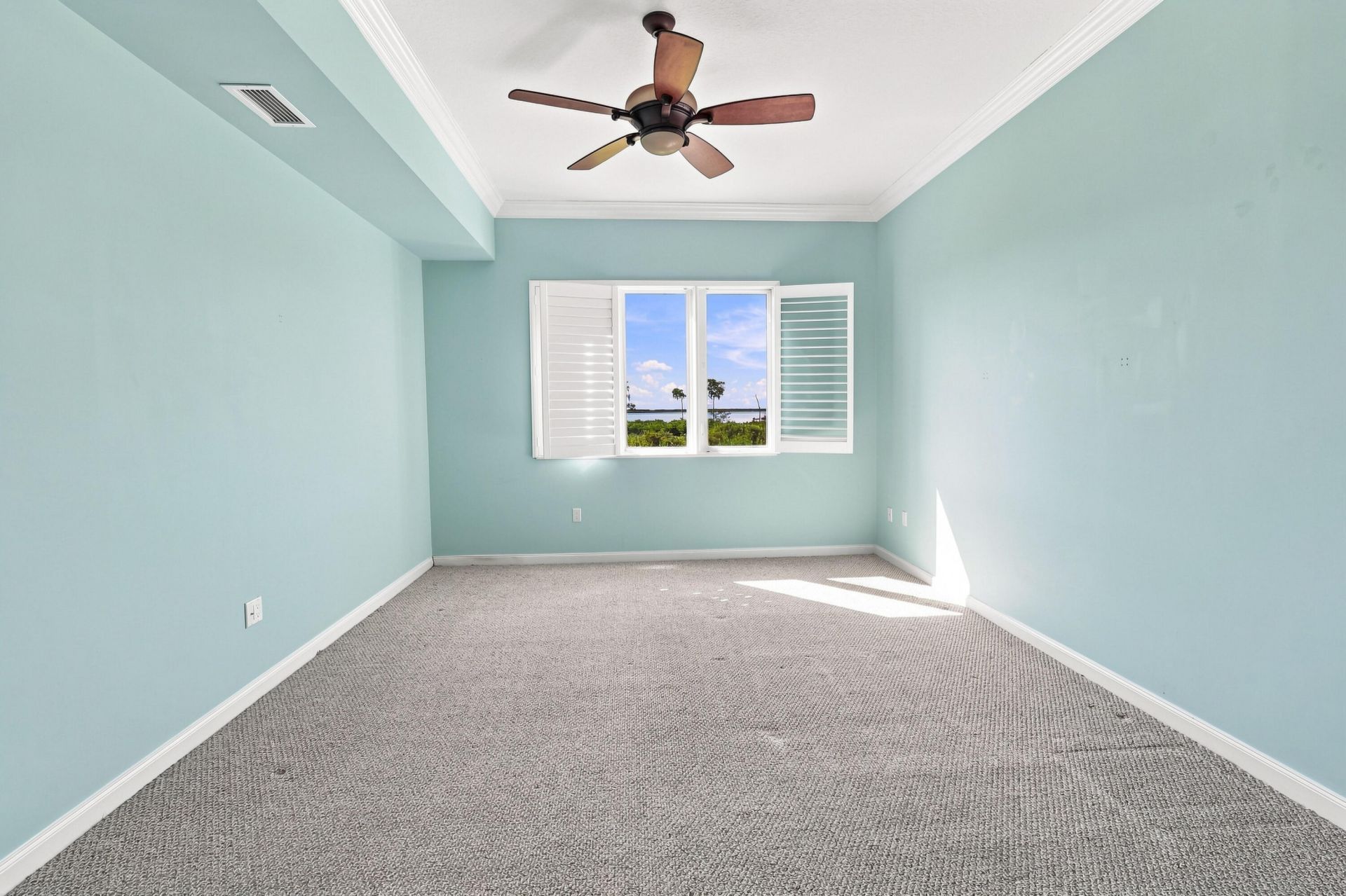 25 Harbour Isle Drive W, Unit 104, Fort Pierce, FL 34949 Photo