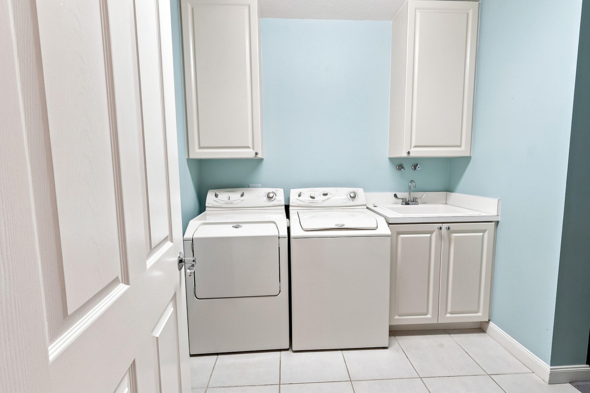 25 Harbour Isle Drive W, Unit 104, Fort Pierce, FL 34949 Photo