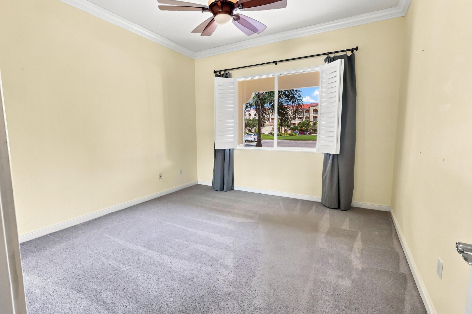 25 Harbour Isle Drive W, Unit 104, Fort Pierce, FL 34949 Photo