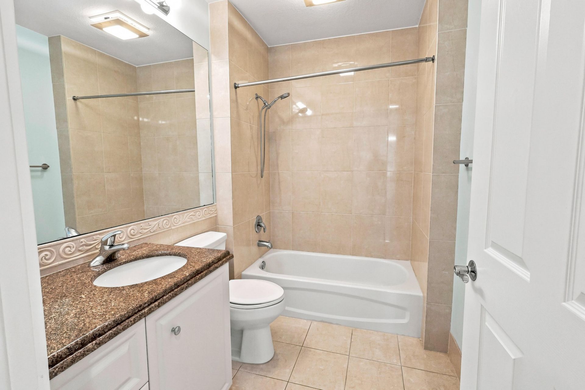 25 Harbour Isle Drive W, Unit 104, Fort Pierce, FL 34949 Photo