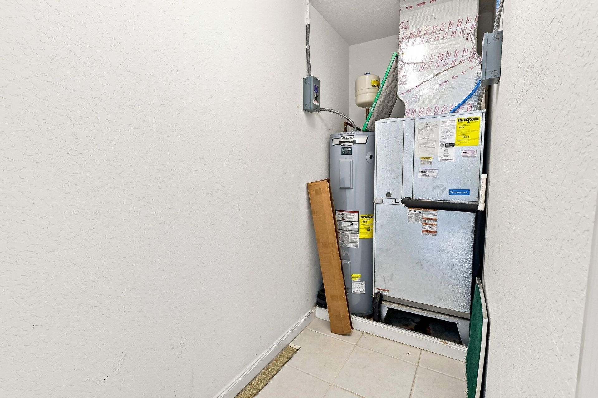 25 Harbour Isle Drive W, Unit 104, Fort Pierce, FL 34949 Photo
