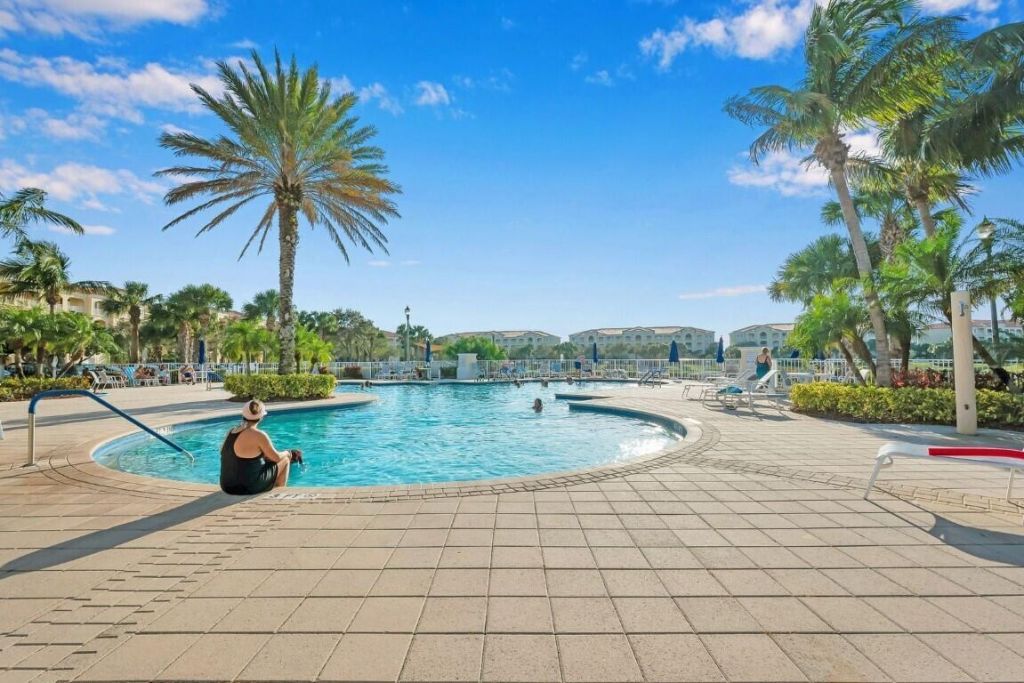 25 Harbour Isle Drive W, Unit 104, Fort Pierce, FL 34949 Photo
