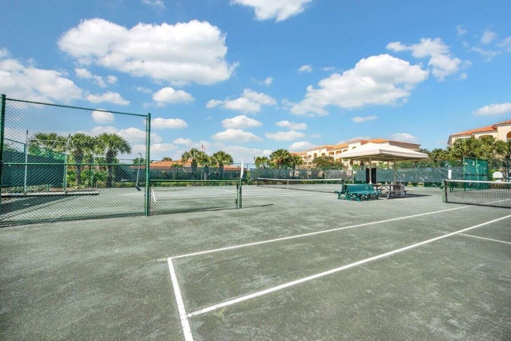 25 Harbour Isle Drive W, Unit 104, Fort Pierce, FL 34949 Photo