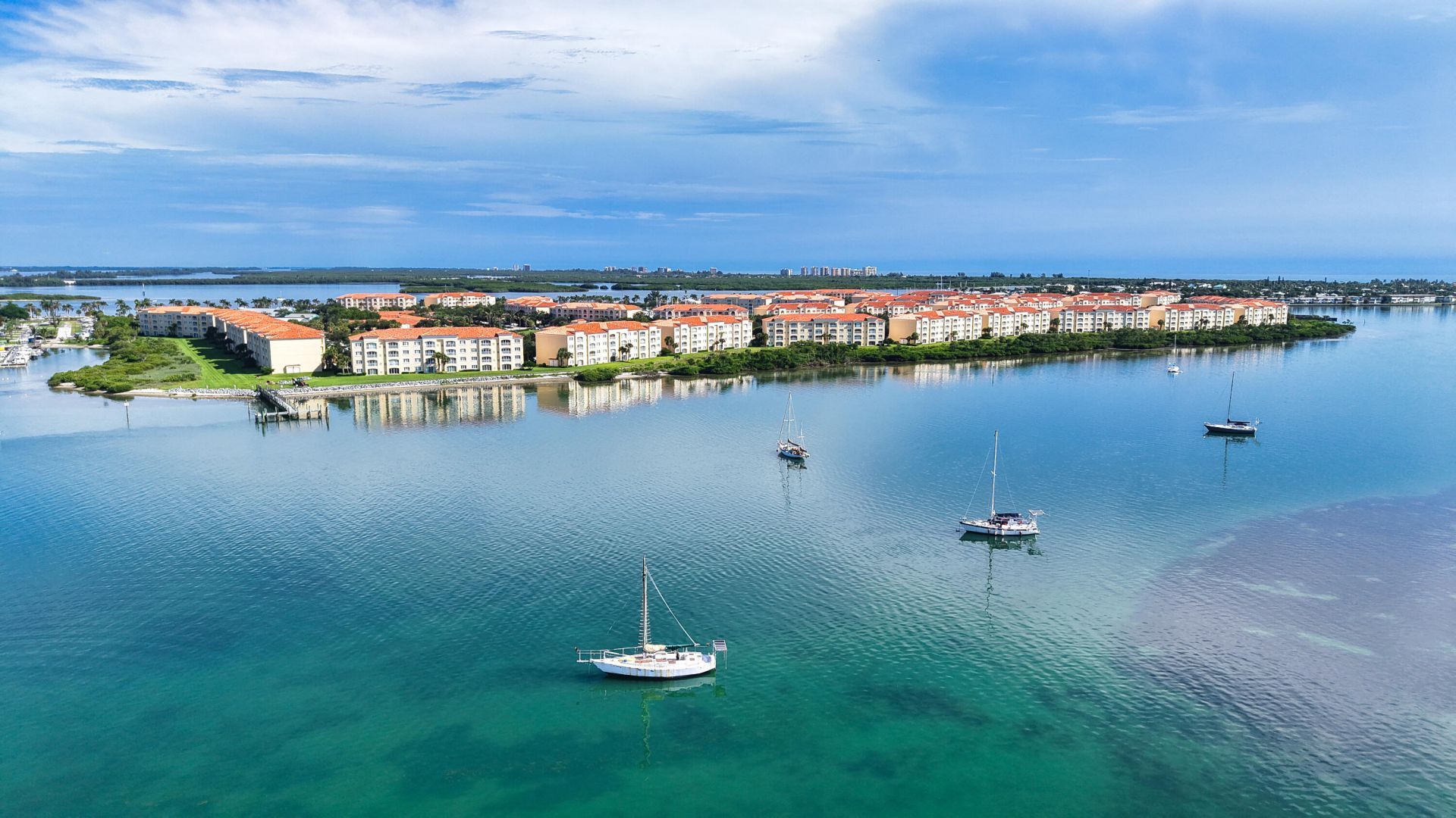 25 Harbour Isle Drive W, Unit 104, Fort Pierce, FL 34949 Photo
