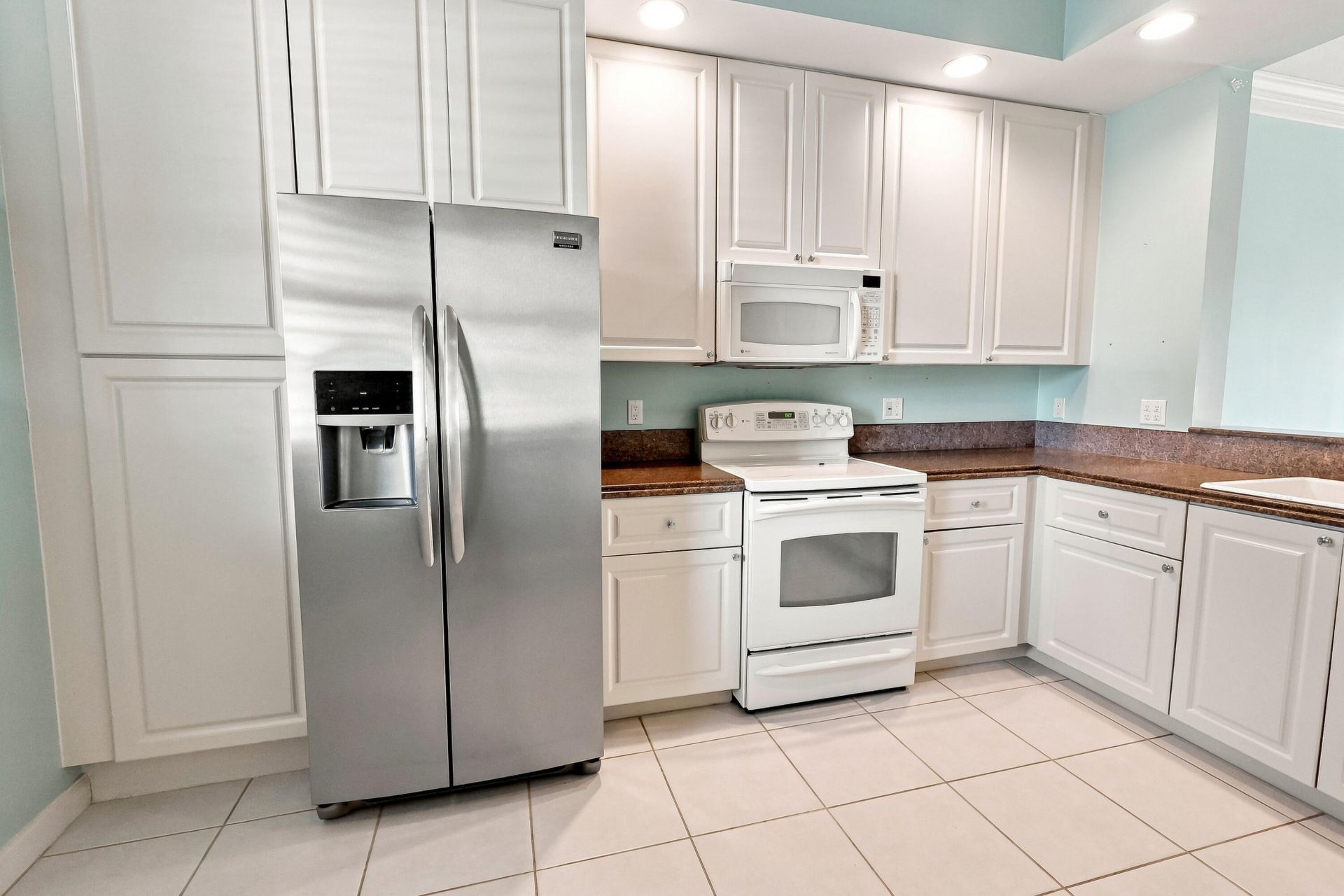25 Harbour Isle Drive W, Unit 104, Fort Pierce, FL 34949 Photo