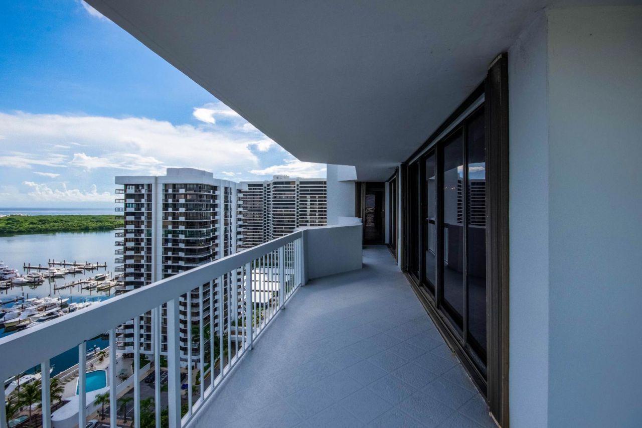 123 Lakeshore Drive, Unit 1945, North Palm Beach, FL 33408 Photo