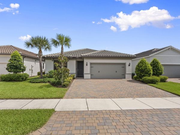 535 SE VILLANDRY Way, Port St. Lucie, FL 34984