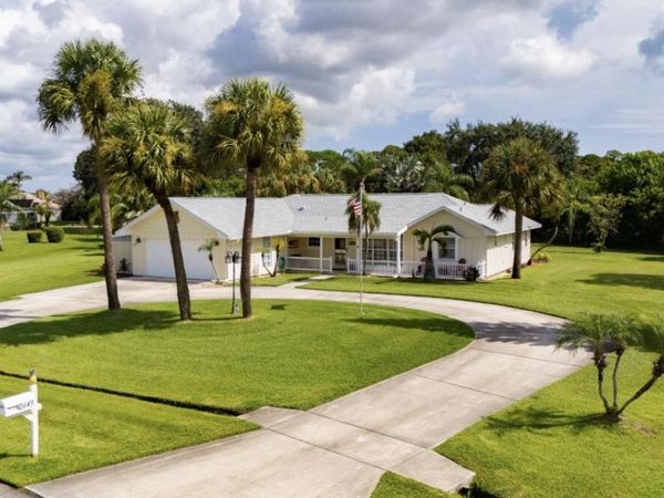 2643 SE Emmett Road, Port St. Lucie, FL 34952