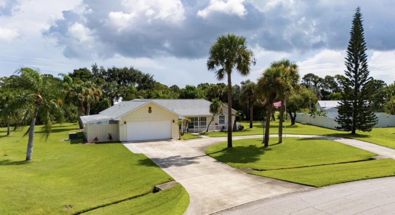 2643 SE Emmett Road, Port Saint Lucie, FL 34952 Photo