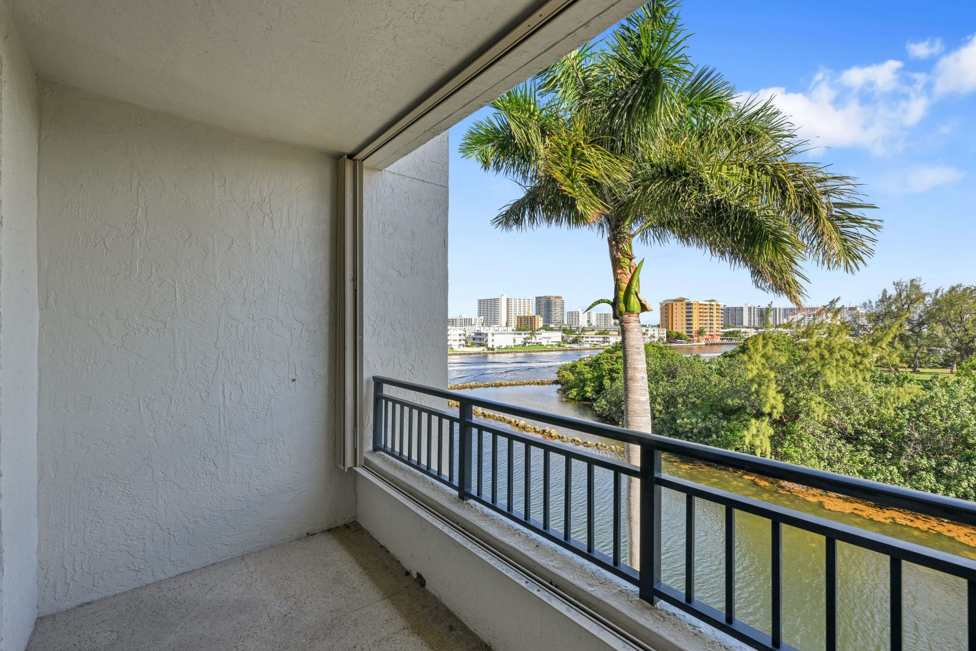 2880 NE 14th Street Causeway, Unit 413, Pompano Beach, FL 33062 Photo