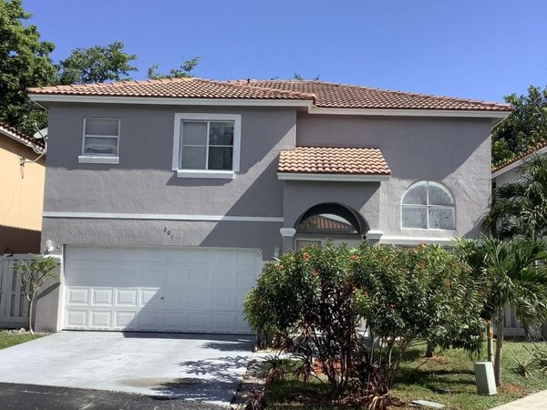 201 SW 98th Terrace, Pembroke Pines, FL 33025