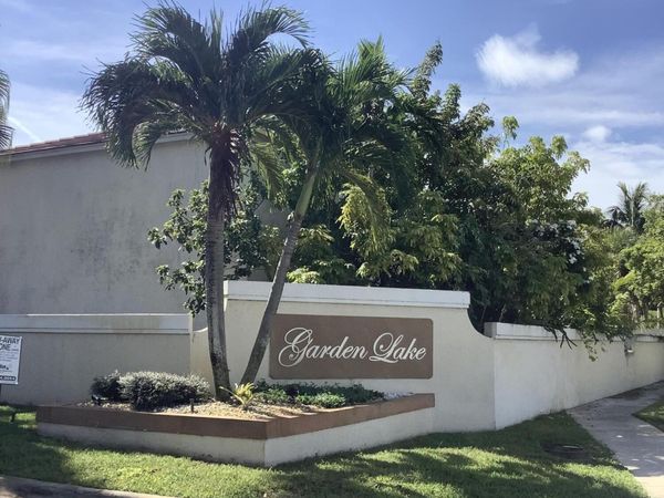 201 SW 98th Terrace, Pembroke Pines, FL 33025