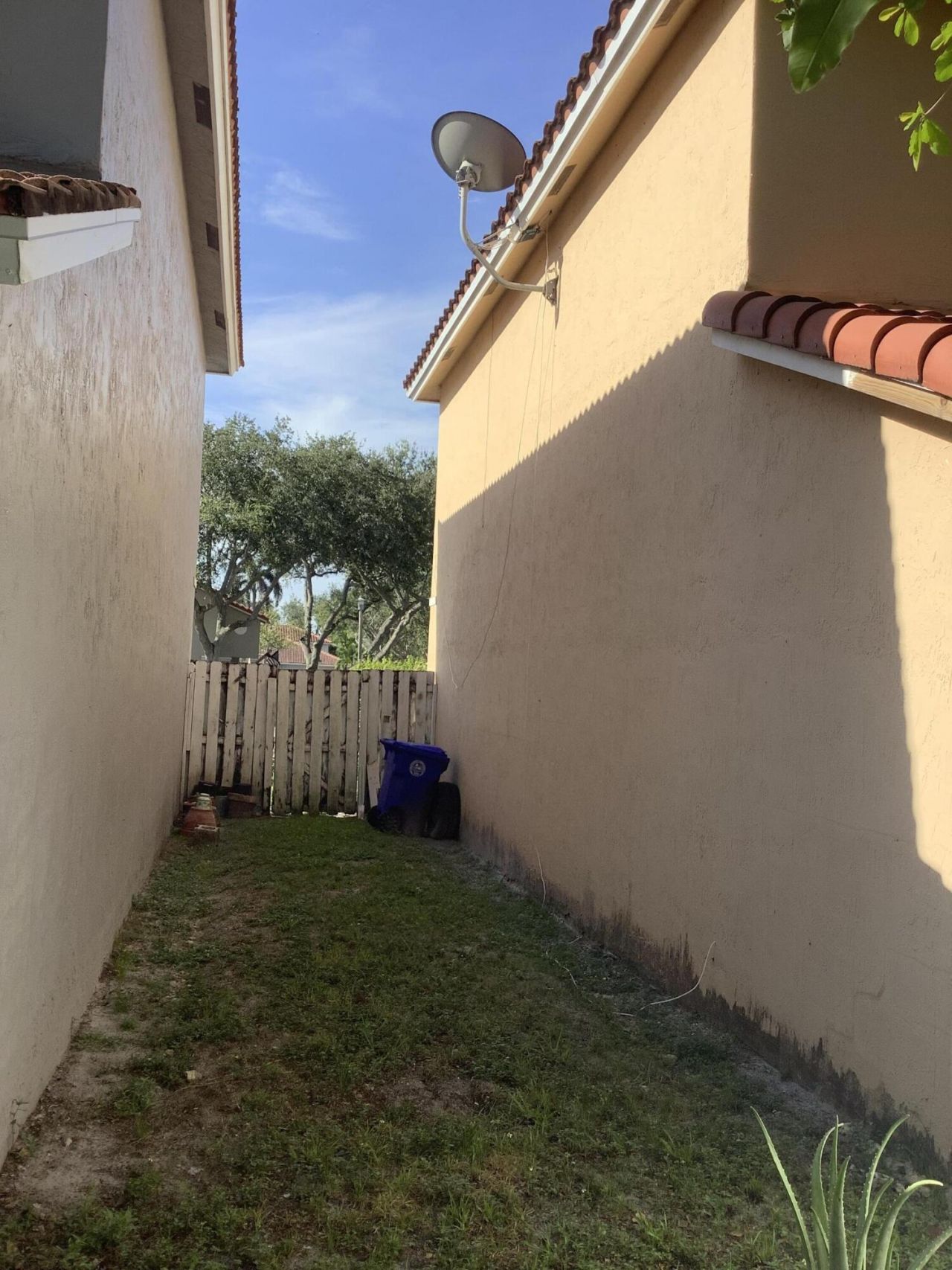 201 SW 98th Terrace, Pembroke Pines, FL 33025 Photo