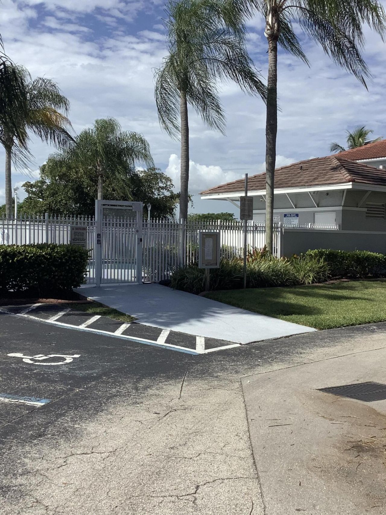 201 SW 98th Terrace, Pembroke Pines, FL 33025 Photo