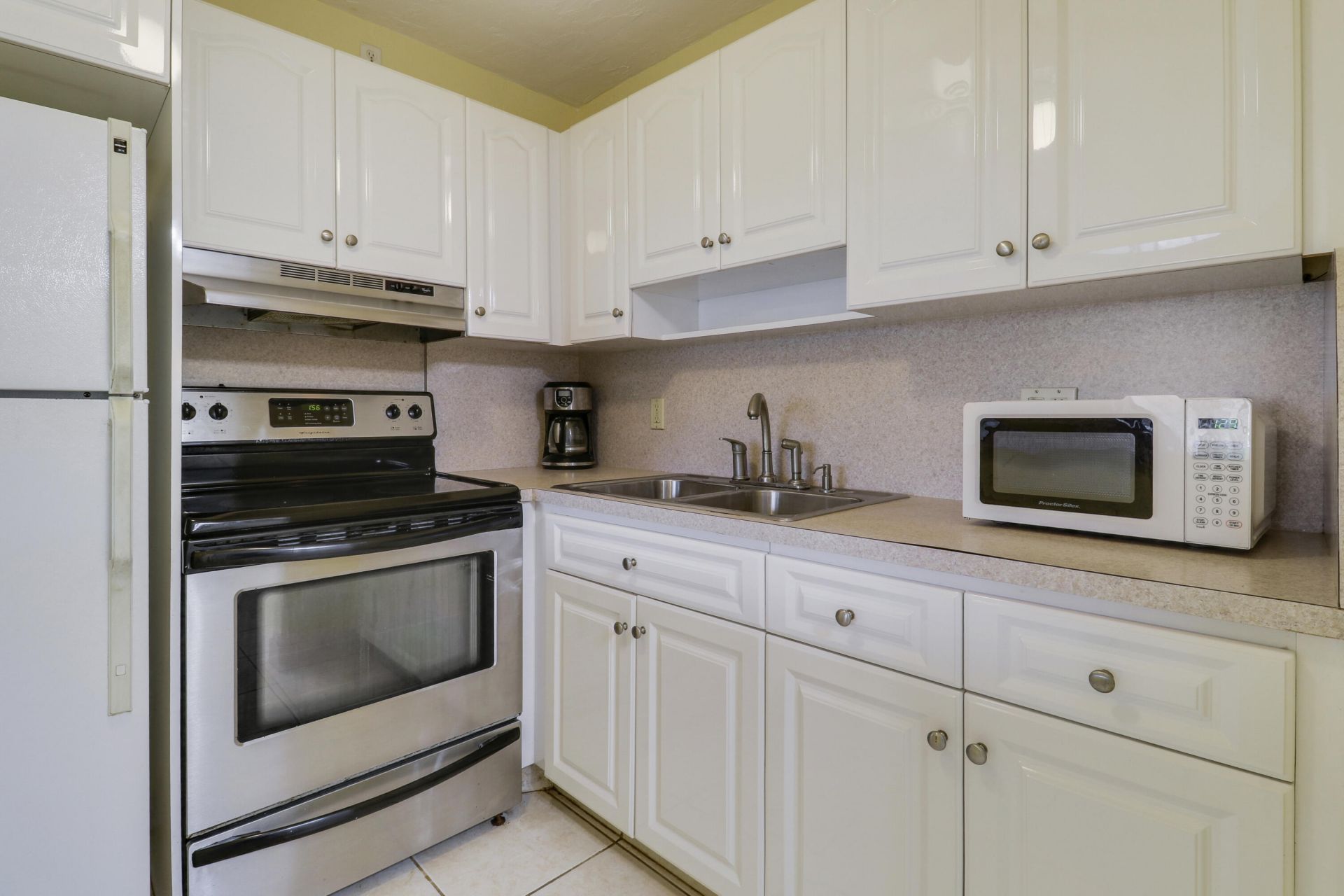 3040 Lake Osborne Drive, Unit 109, Lake Worth Beach, FL 33461 Photo