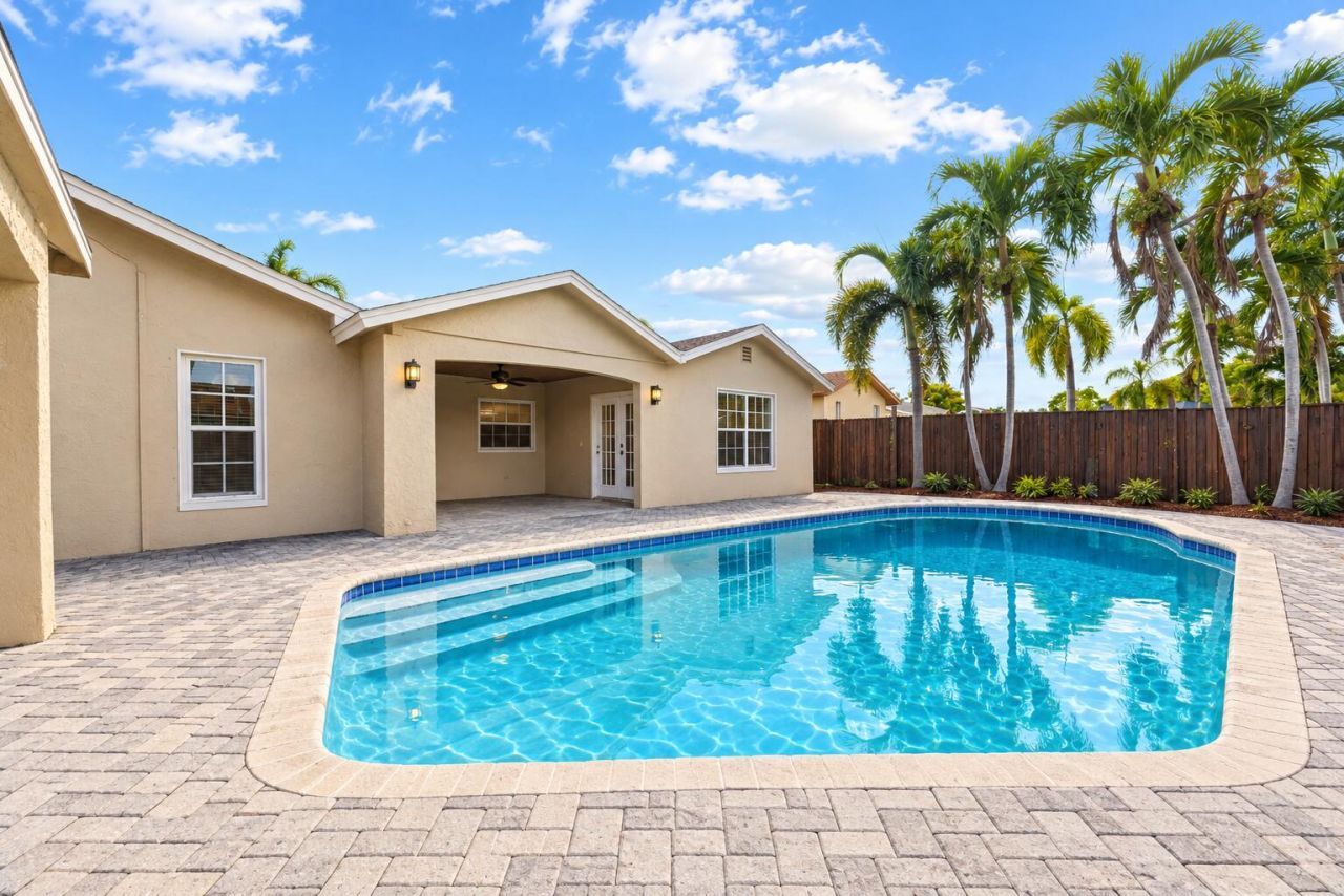 10975 NW 27th Place, Sunrise, FL 33322 Photo