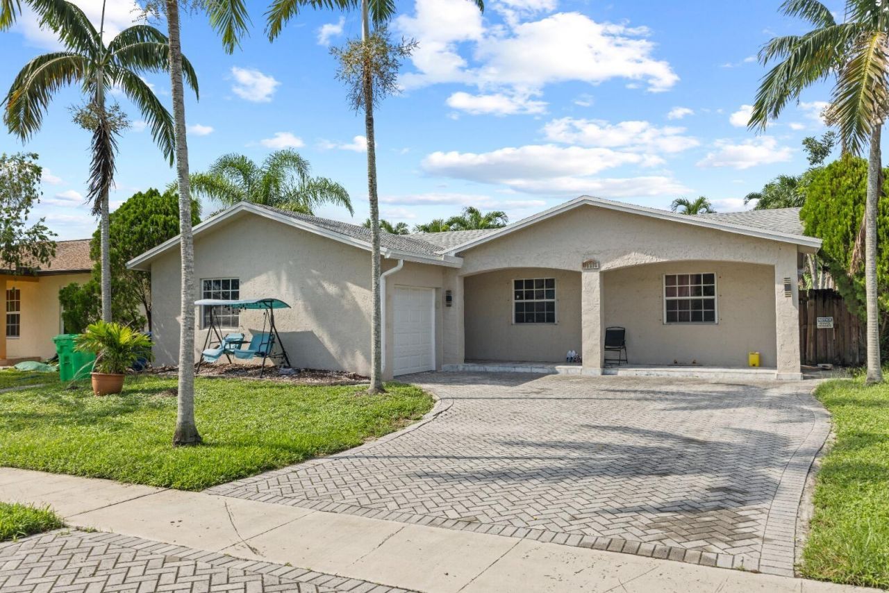 10975 NW 27th Place, Sunrise, FL 33322 Photo