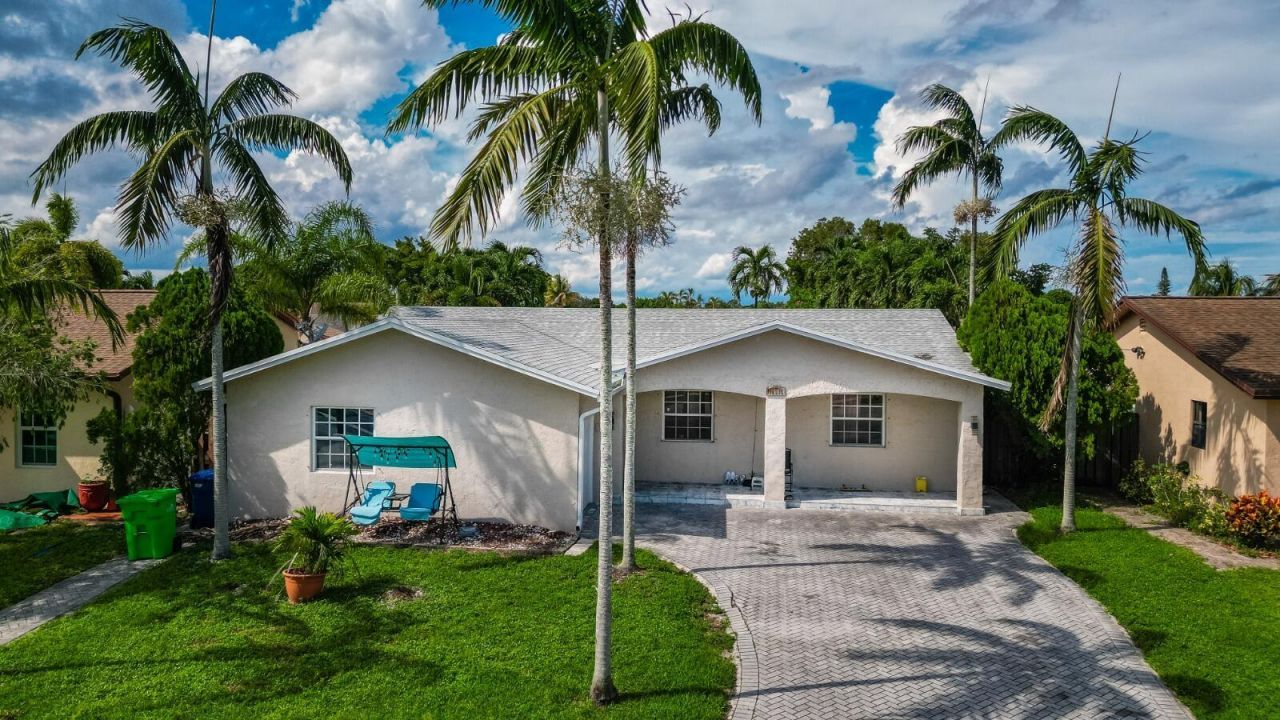 10975 NW 27th Place, Sunrise, FL 33322 Photo