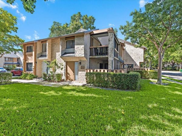 130 WIMBLEDON LAKE Drive, Plantation, FL 33324