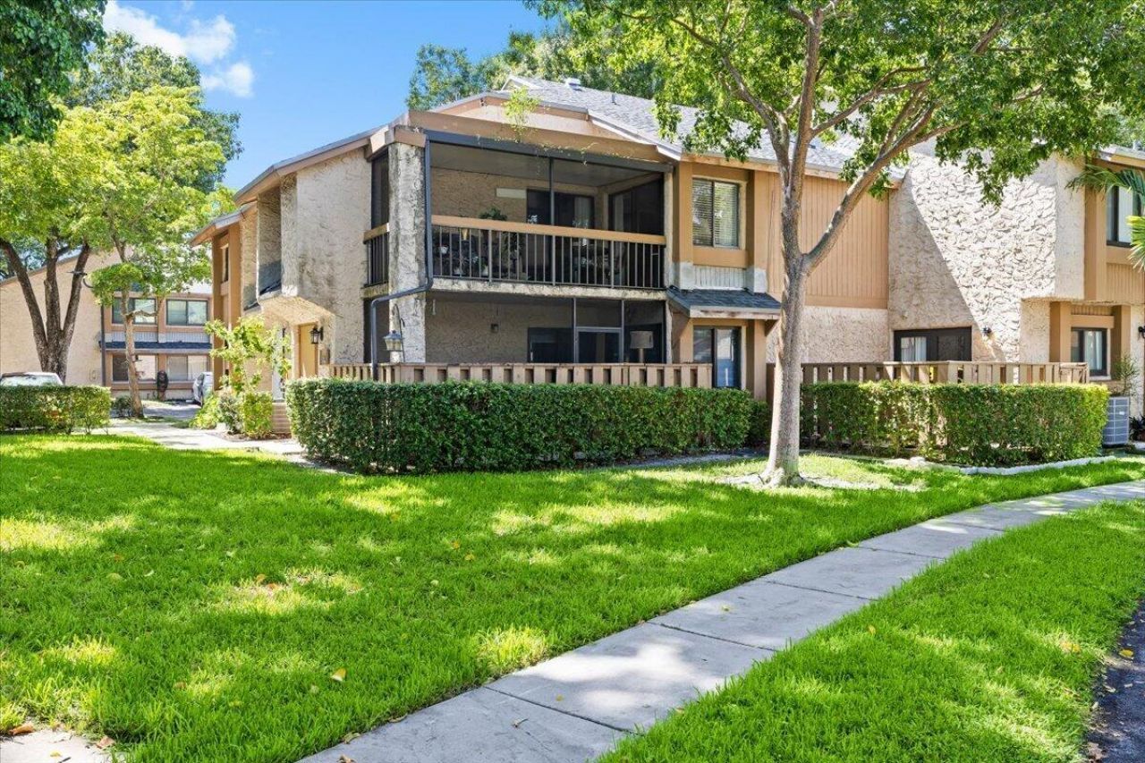 130 Wimbledon Lake Drive, Plantation, FL 33324 Photo