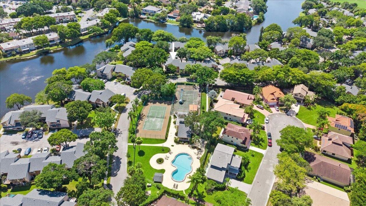 130 Wimbledon Lake Drive, Plantation, FL 33324 Photo