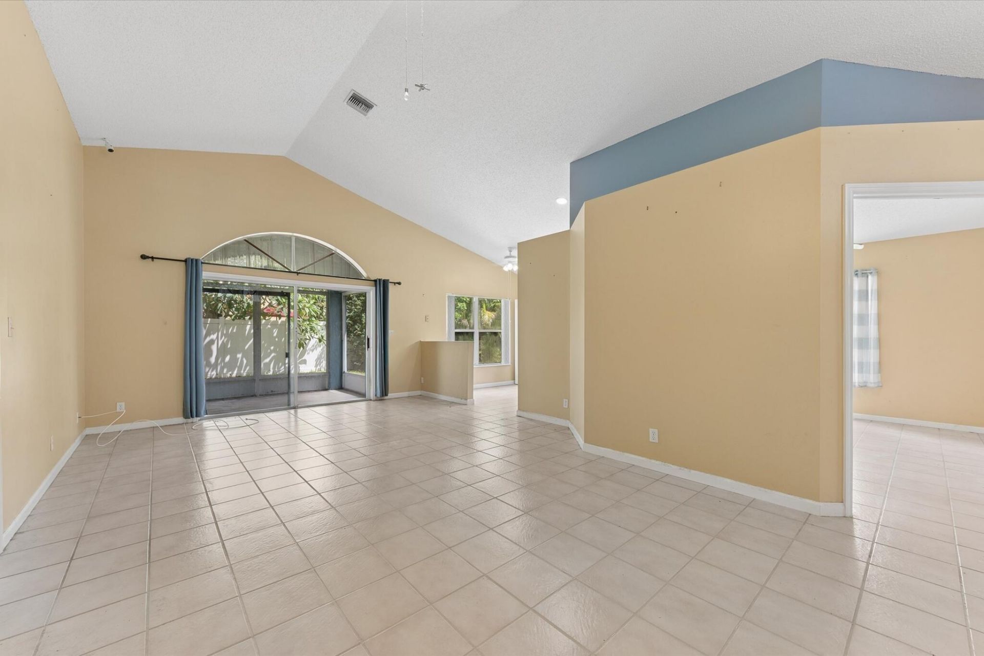 103 Saddle Trail, Royal Palm Beach, FL 33411 Photo