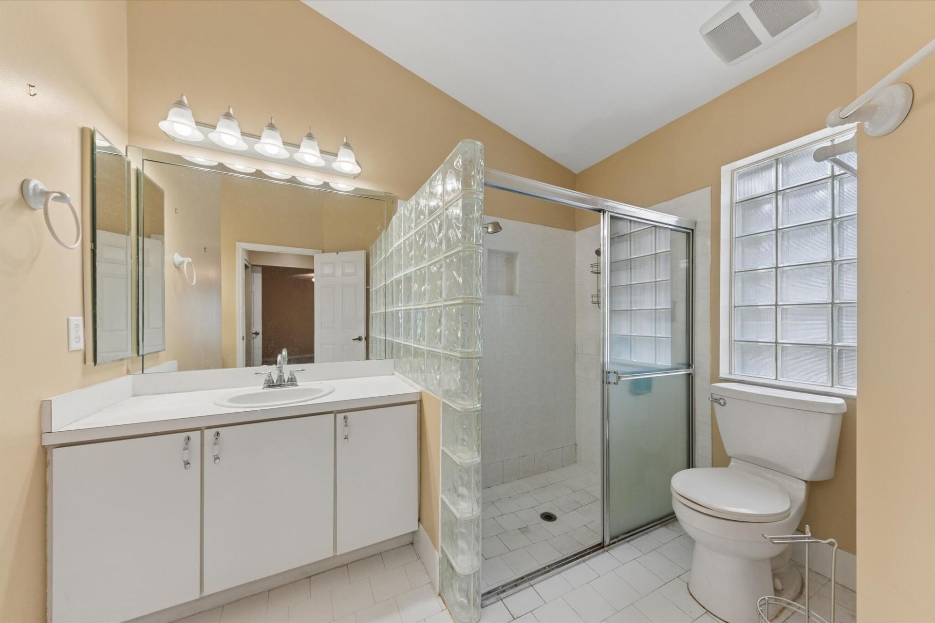 103 Saddle Trail, Royal Palm Beach, FL 33411 Photo