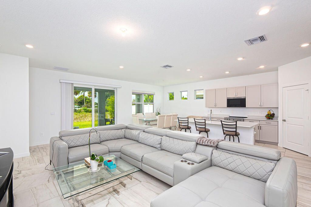 5788 SE Skyblue Circle, Stuart, FL 34997 Photo
